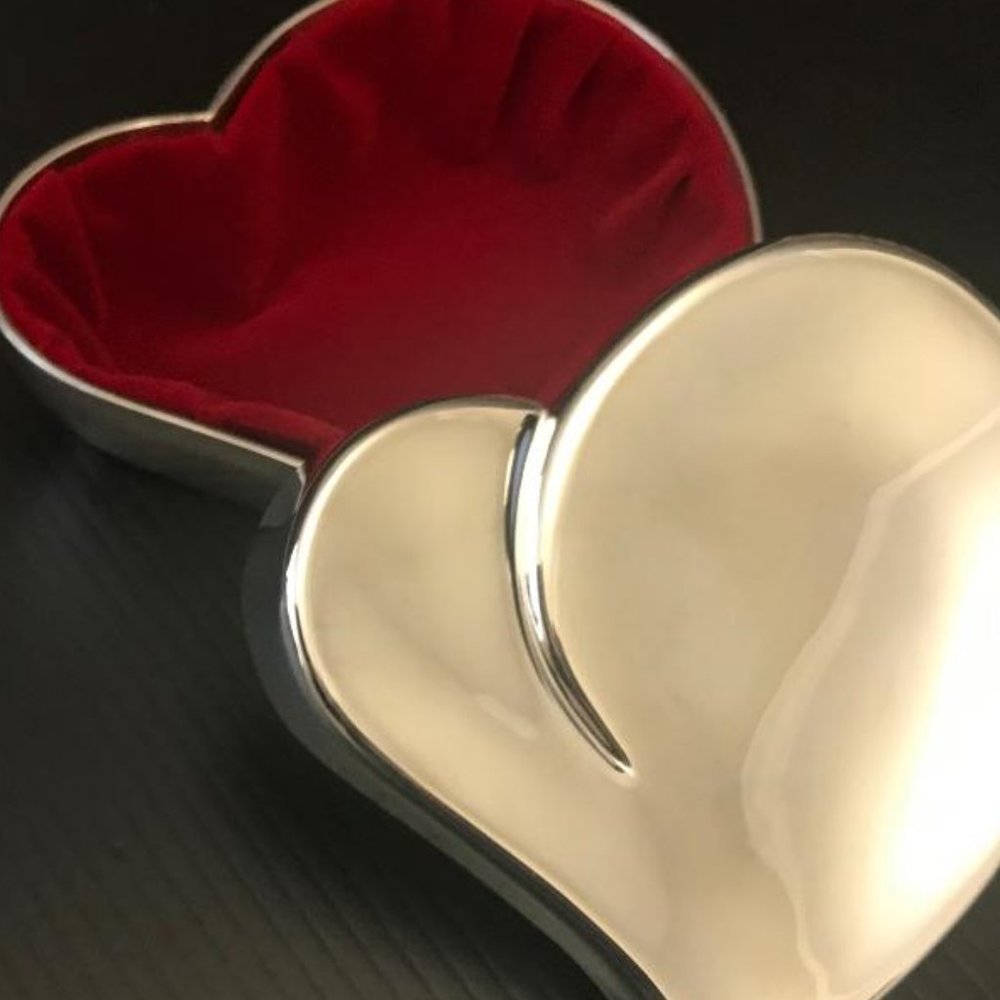 International Silver Company Heart Jewelry Box - Picture 3 of 6